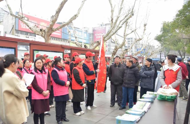 這些法，你需要知道！爭做文明先行者，共創九江文明城——九江市生態環境局聯合市婦聯、巾幗志愿者協會結合創文開展普法宣傳