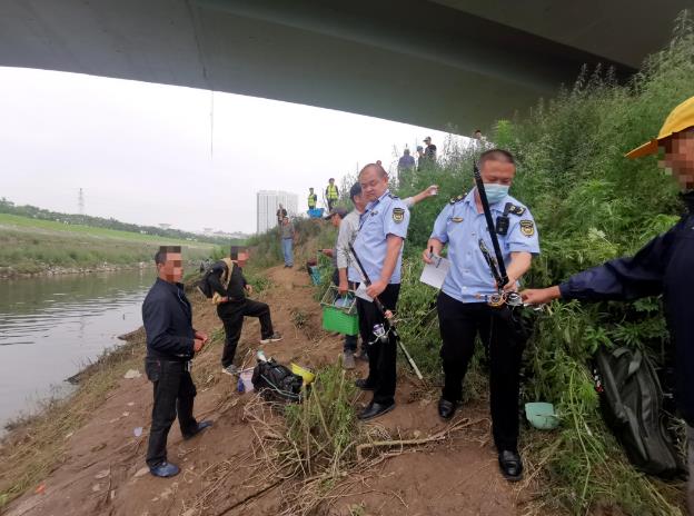 嚴厲打擊非法捕釣 筑牢水域生態防線
